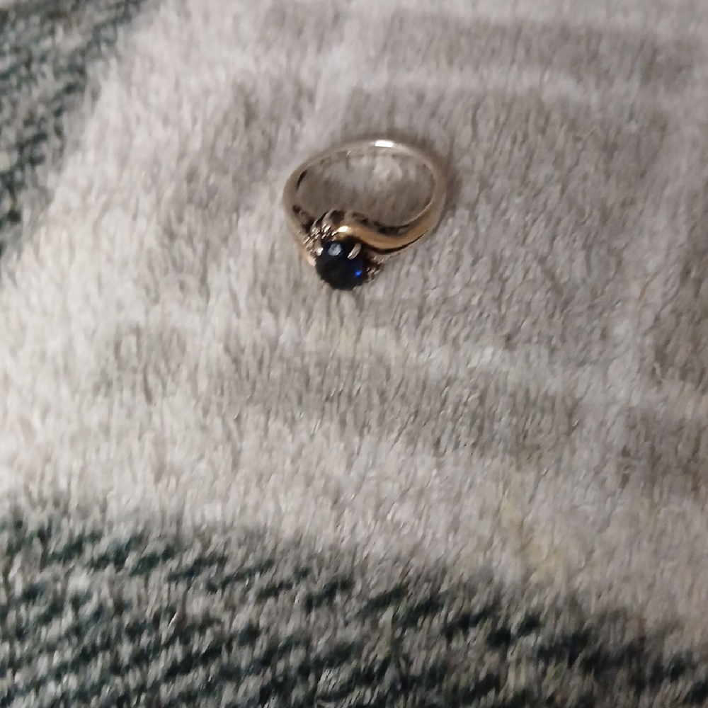 Elegant Silver Ring with Blue Gemstone